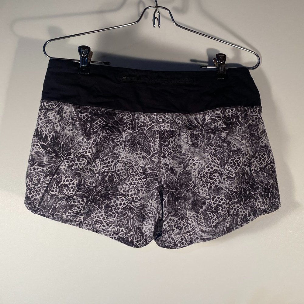 Lululemon Run Times II 4" Chirasu Black Shorts Women Size 6 - Picture 2 of 4
